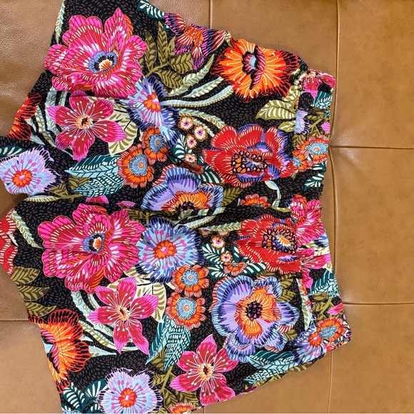 Torrid Multicolor Floral Patterned Shorts - Picture 3 of 3